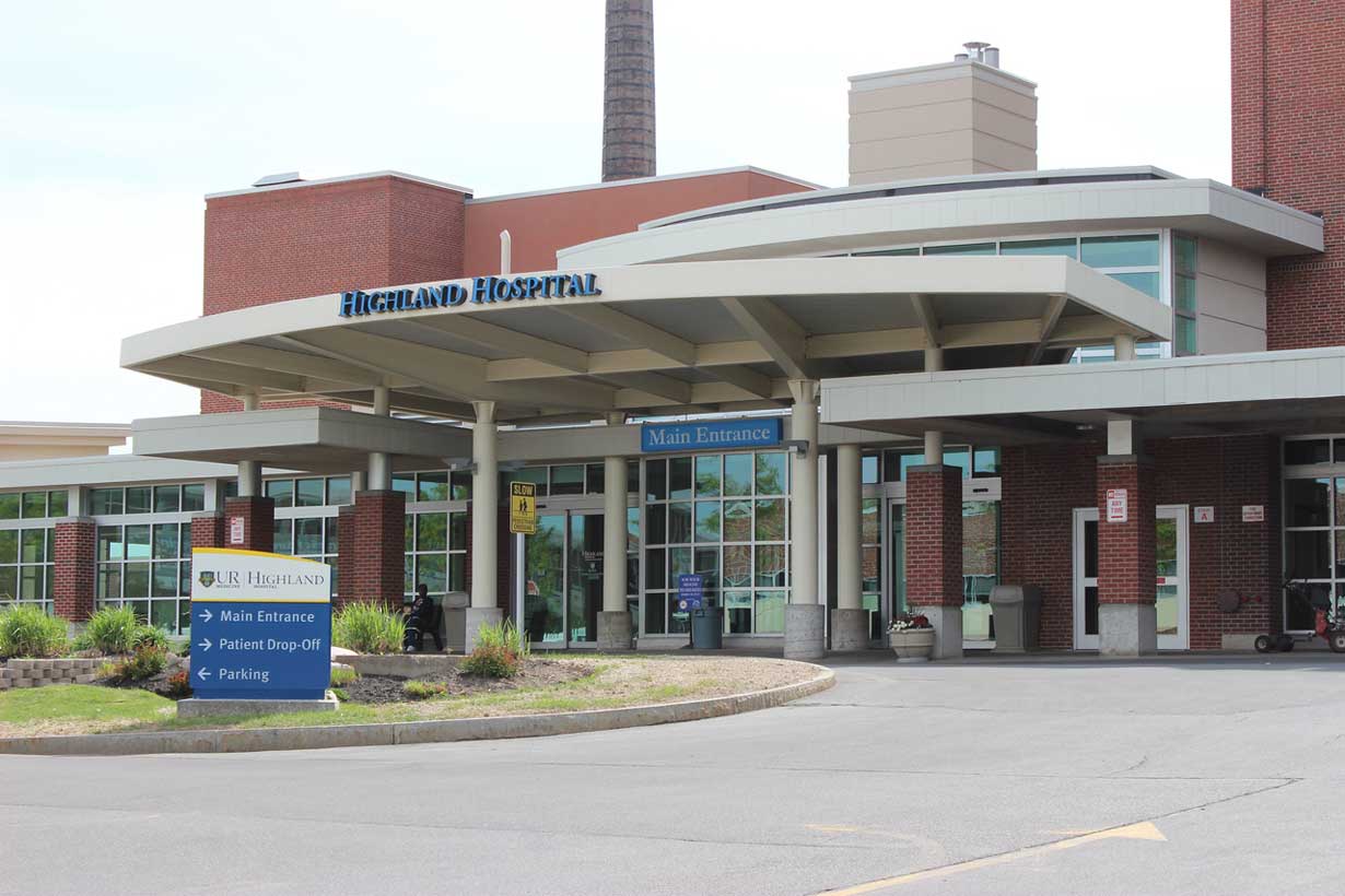 The main entrance of Highland Hospital, seen from the outside