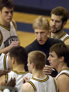 Mike Neer ’88W (MS) surrounded by UR basketball players